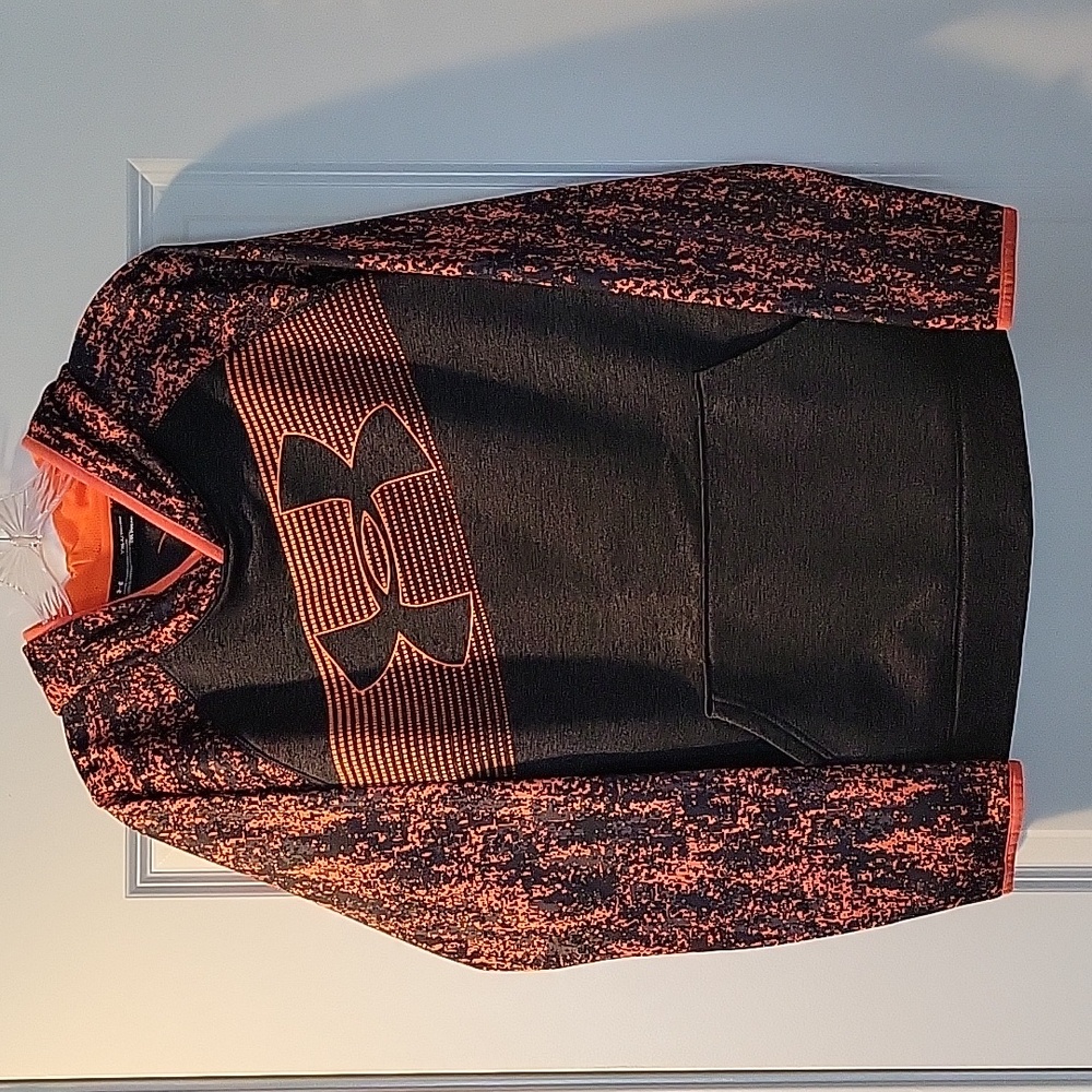 Under Armour sweatshirt